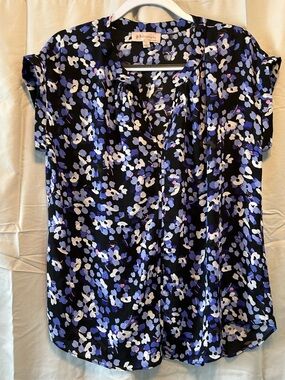Philosophy Black Floral Short Sleeve V-Neck Blouse with Blue & White Print